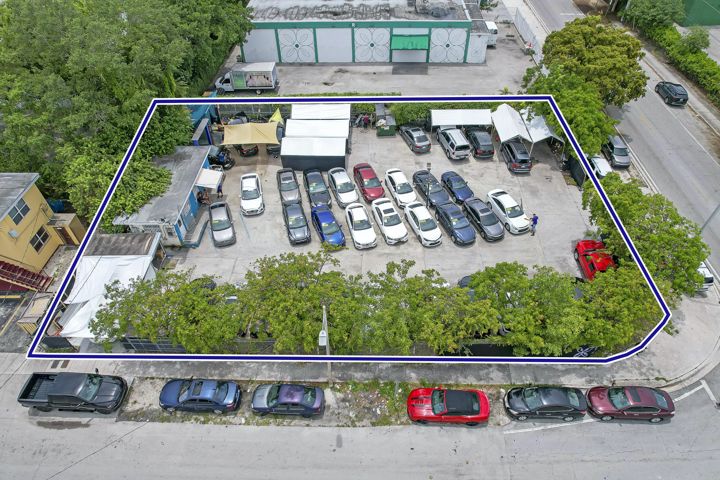 808 NW 71 St, Miami