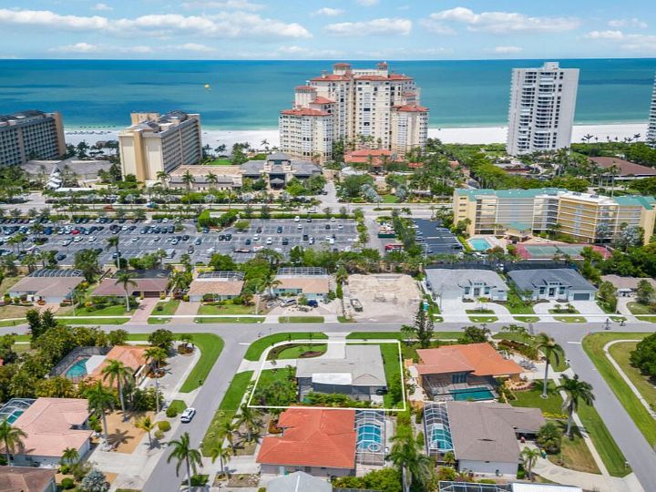 291 W Flamingo Cir, Marco Island