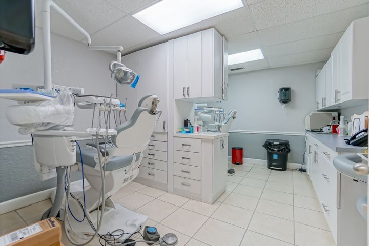 2433 NW 7 St, Miami